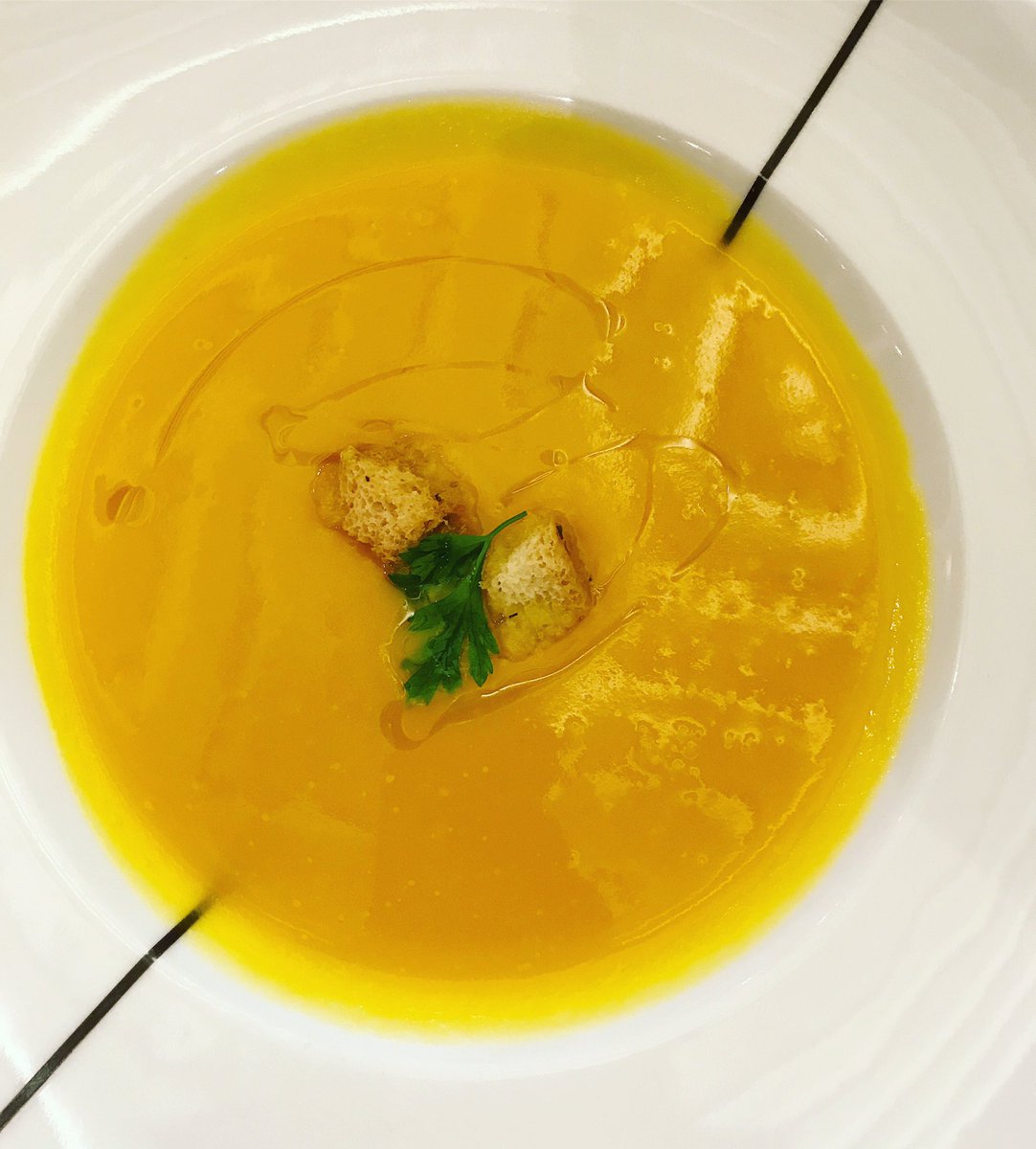 questandmark's tweet image. When time is short at hand and you're craving a good hearty Italian meal there's just one place to be @PaperMoonDoha questandmark.com/2016/12/01/bus…