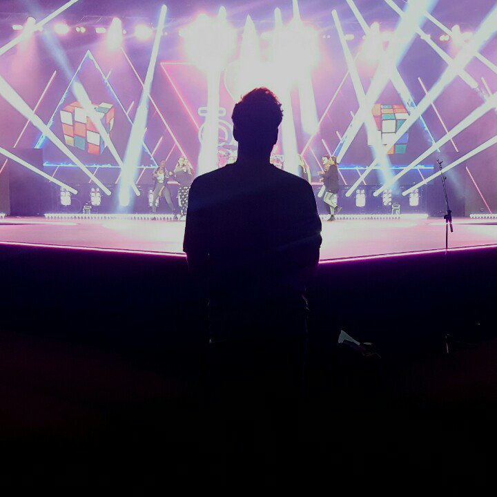 Watching #creativedirector <a href="/1andyturner/">Andy Turner Official</a> breathe life into #RockTheRunway <a href="/ClothesShow/">Tasos Thimios</a> is #AweInspiring! #EventProf