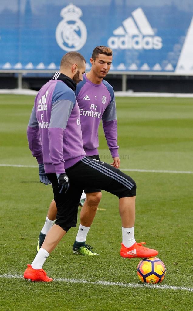 ⚽ 💪
Latihan Real Madrid jelang El Clasico.

#RMCity