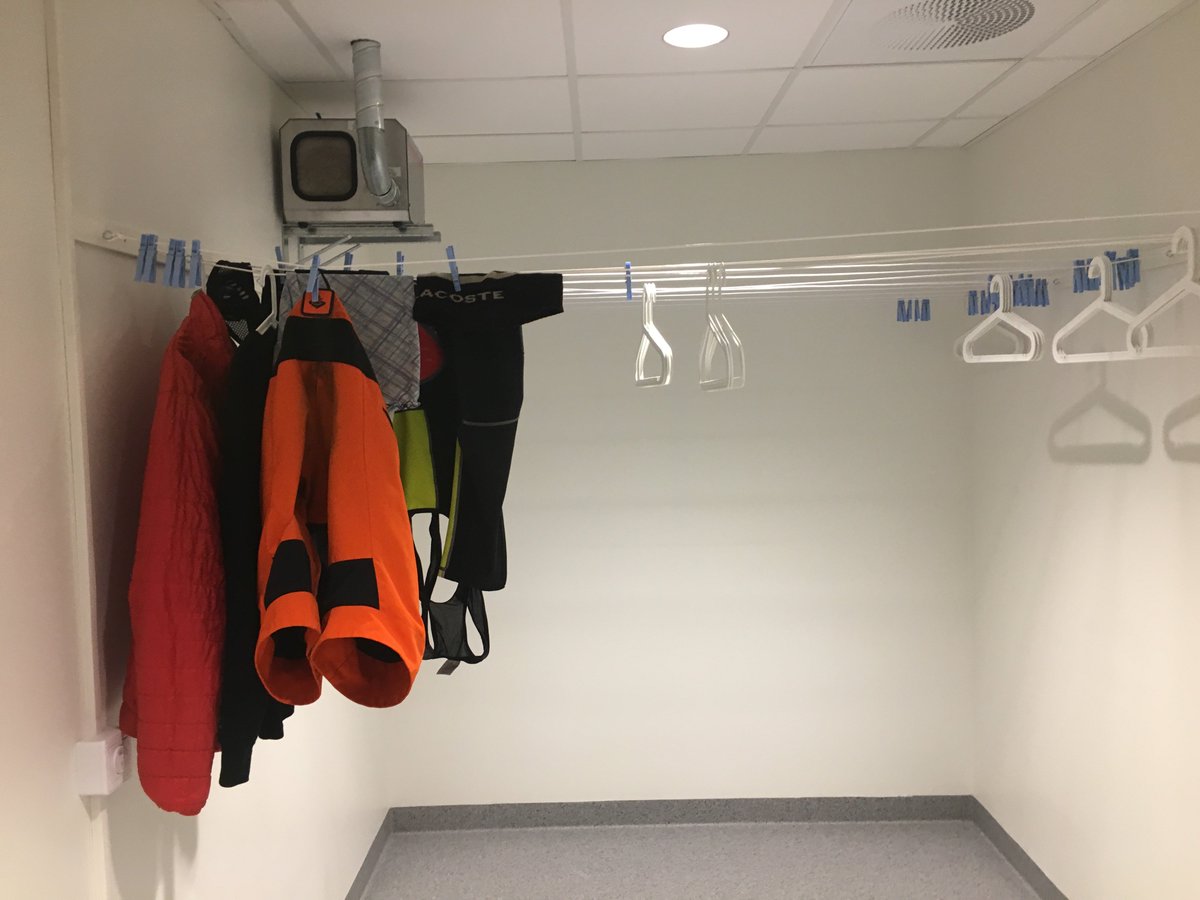 Vegdirektoratet åpnet i dag innendørs parkering for 100 sykler. Med spyleplass for sykler, dusjer, garderobeskap og 2 tørkerom @presserom