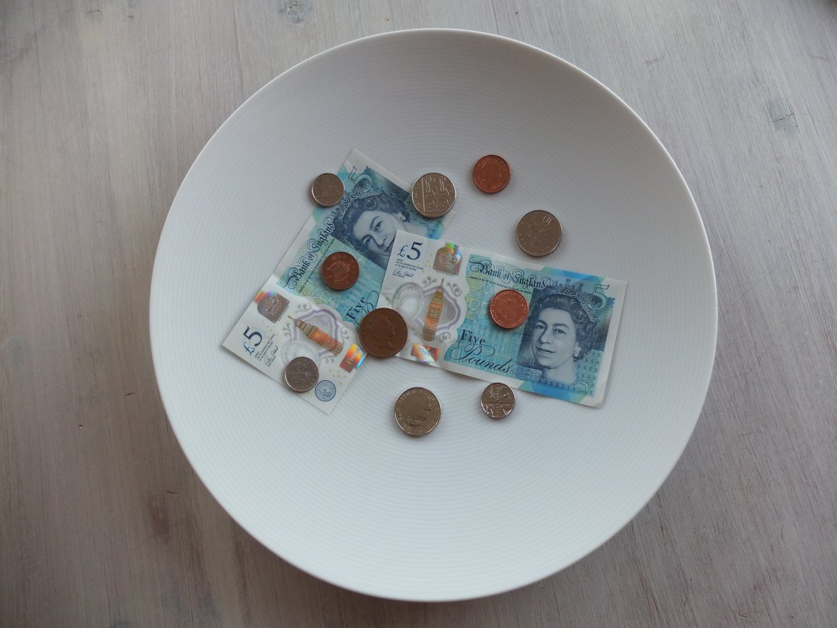 ThistledownCafe's tweet image. This week's Sunday Special @FieldfareCafe isn't vegetarian but it is two of your fiver day... #FivePoundNotes