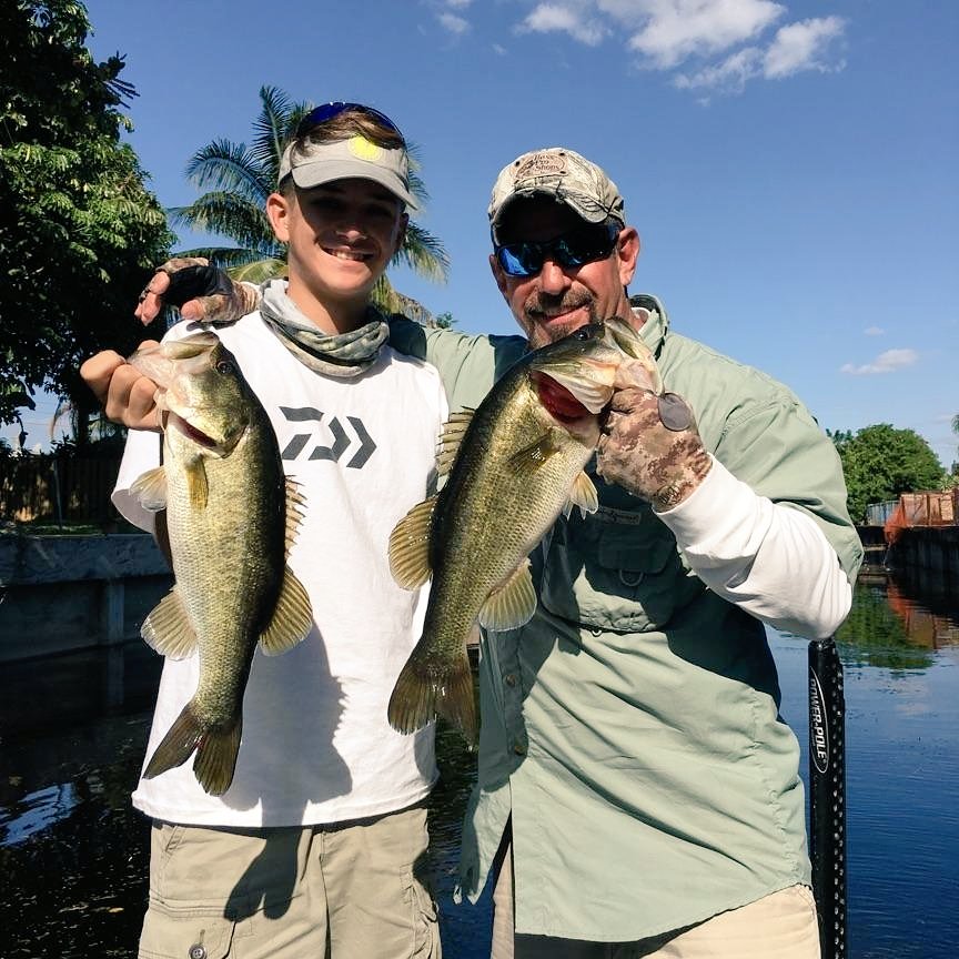 StarkNeal's tweet photo. Father and Son quality fishing fun.
#Basspro #Florida #rod#catchandrelease #sportfishing # Bass https://t.co/V2jYVOHJQn