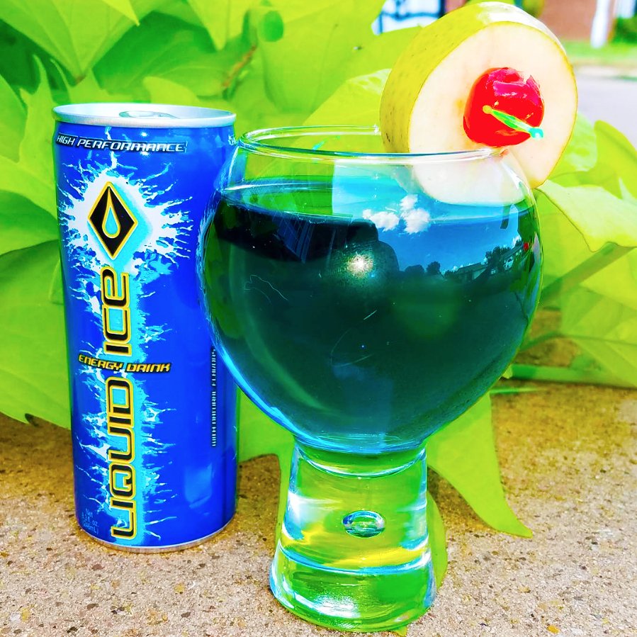 Drink_LiquidIce's tweet photo. #ELECTRIFIED ⚡️ #LiquidIceBlue #BerryVodka #RaspberryGin #PearSchnapps https://t.co/pxV4qYKZPM