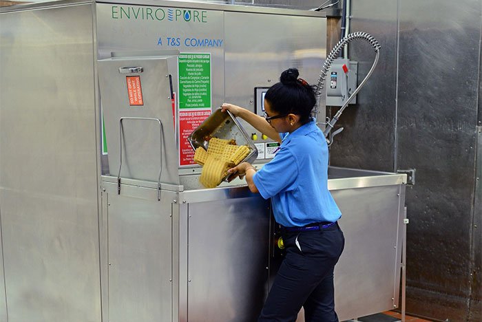 hfmmagazine's tweet photo. Montefiore Medical Center has diverted more than 125 tons of #foodwaste from landfills in less than two years. https://t.co/TmYWGKorQN https://t.co/0hNuzQxxIQ