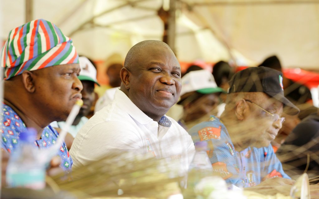 AkinwunmiAmbode's tweet photo. A vote for APC is a vote for progress, continuity and a vote for a better Lagos. https://t.co/N5Ms1RQCDx