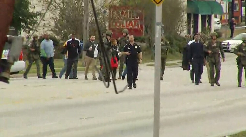 #UPDATE 11 hostages released from Jacksonville bank, not known if any hostages remain bit.ly/2gbVMCx https://t.co/K4h2W7j9Om