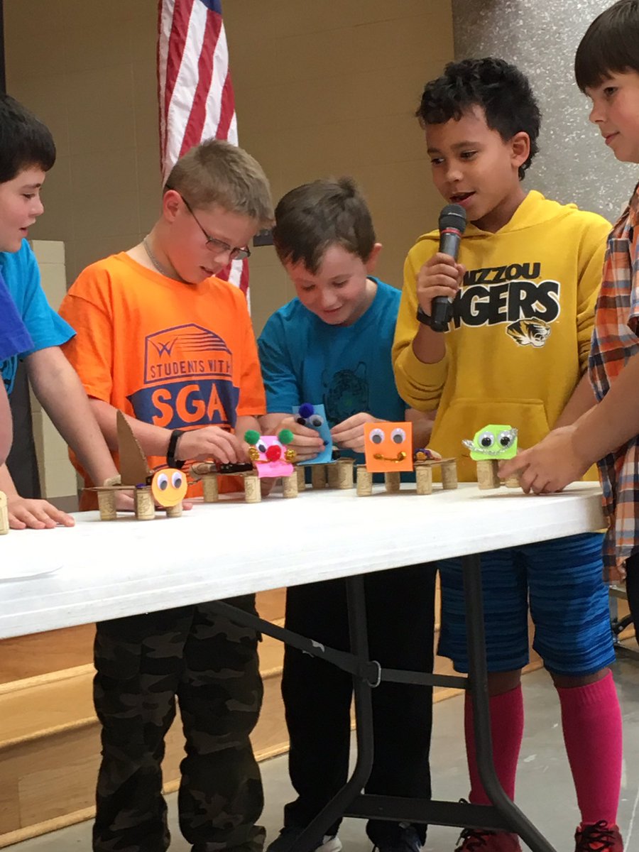 tigerlibraries8's tweet photo. STEM Club presentation of Wobble Bots @WOHETIGERS Tiger Pride Assembly!  @kentmedlin @tigerlibraries8 @Stew_Pratt https://t.co/tJboQTdsPg