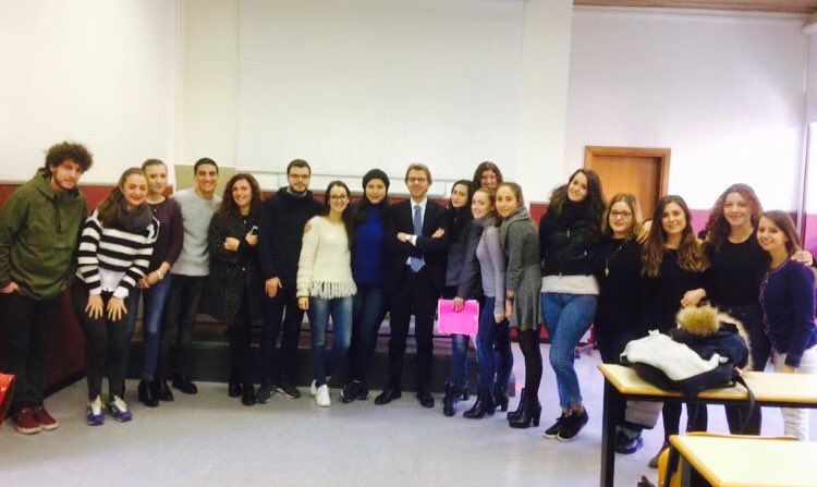 ValliCamilla's tweet photo. Si conclude così il corso di giornalismo radiotelevisivo del @CorisSapienza grazie Prof. @frangiorgino . https://t.co/CVm8doleqx
