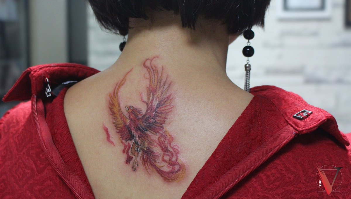 "Asilliğiyle, sevdiklerini büyüleyen bir esinti. Ateş küllerinden dirilen." #ankakuşu #phoenixtattoo #zümrüdüankakuşu #thevaletattoo #çü