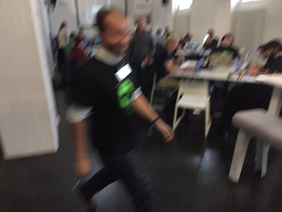 FraunhoferAISEC's tweet photo. #HackingEvent2016 powered by @Fraunhofer - bisher läuft es ganz gut. Hat sich noch keiner durchgehackt ;-) https://t.co/mL2ER7DoF3