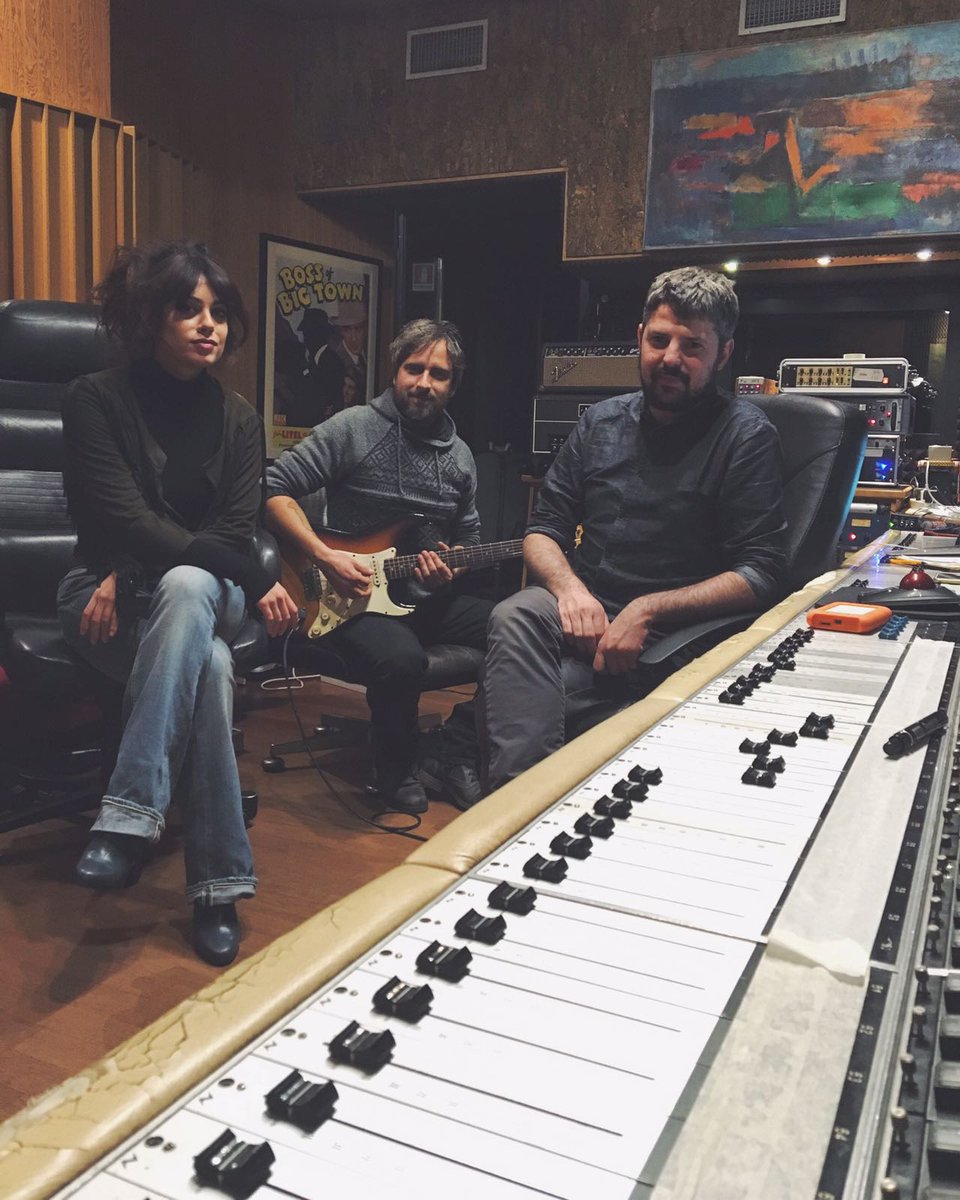 CaroselloRec's tweet photo. Cresce l'attesa per il nuovo album dei @margaret_band: la band è in studio con Tommaso Colliva per ultimare i pezzi 🎶 💿 
Presto altre news! https://t.co/4pkxWfzIok