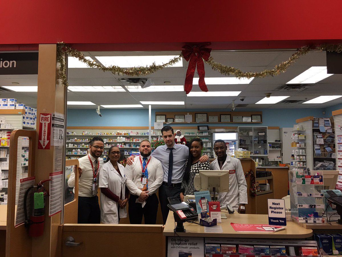 Jonathan_Coll_'s tweet photo. Store 2769 is ready for the holiday season! #teamwork #storepride https://t.co/ngYZvtqPWg