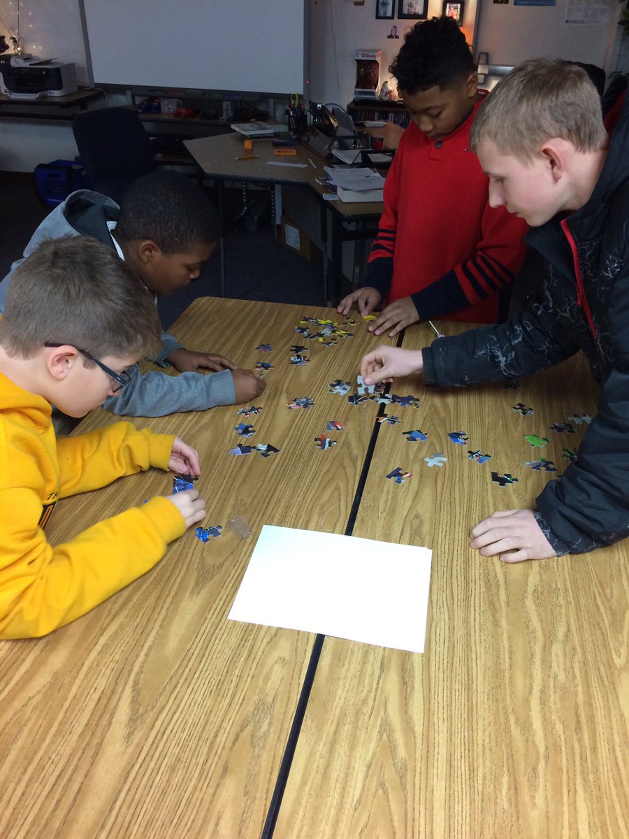 bobcatskillz's tweet photo. Teamwork is an awesome skill to practice! #DivideandConquer #puzzles @BuffettMagnet #workingtogether #funlearning https://t.co/X6n76l5RL0