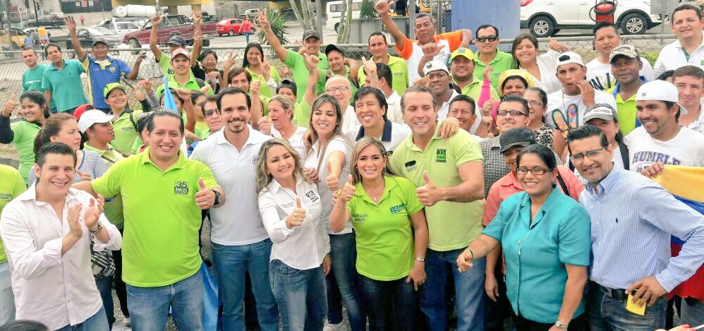 Continuamos recorriendo barrios Distrito2 @Wenvera <a href="/chinogomez14/">Chino Gómez</a> <a href="/octavillacreses/">Octavio Villacreses Peña.</a> <a href="/elianarivas35/">Eliana Rivas Alava</a> @RommelSalazar35 <a href="/Lenin/">Lenín Moreno</a> <a href="/JorgeGlas/">Jorge Glas</a>