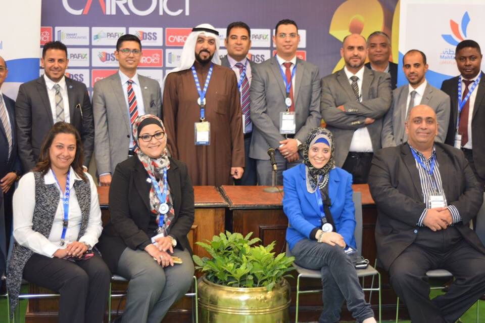 Tadhamonbank's tweet photo. صور جماعية بعد انتهاء المؤتمر الصحفي لفريق وان جلوبل وبنك التضامن الاسلامي الدولي.
#Mahfathati #OneGlobal #CairoICT2016 #TadhamonBank https://t.co/FNXxCuqgyN