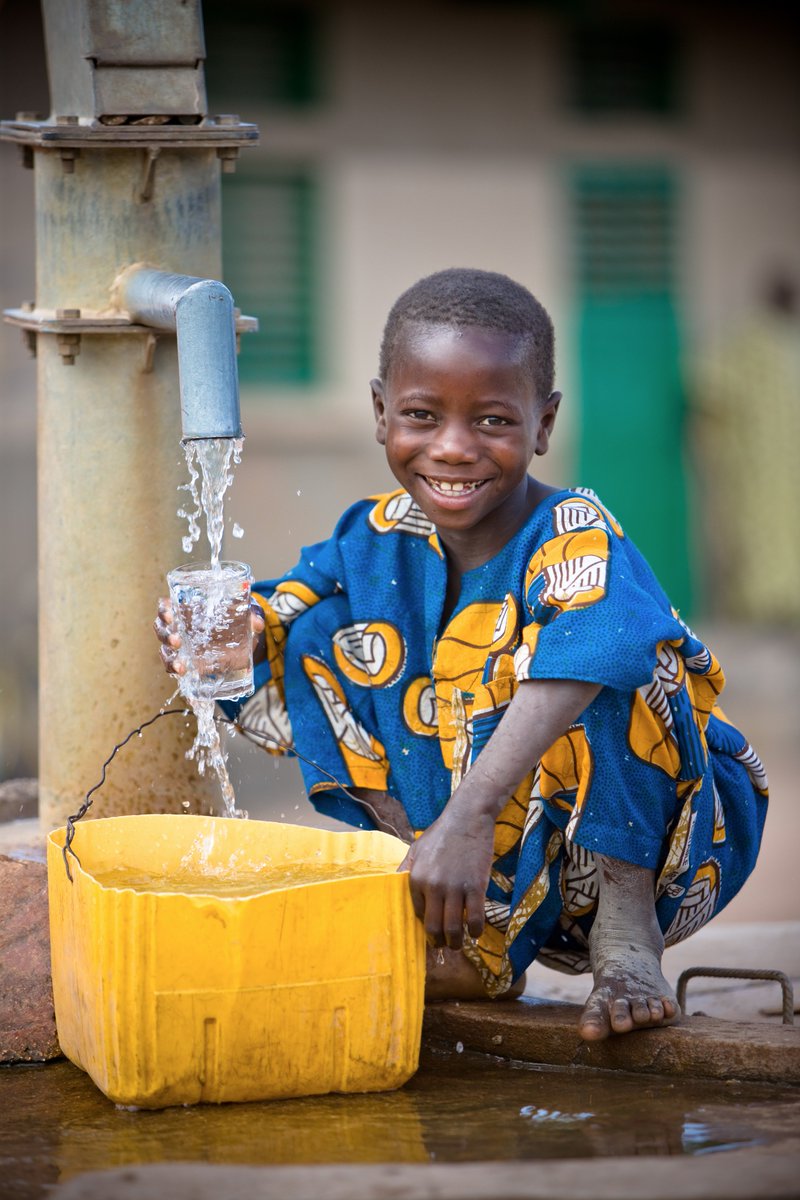 worldvisionfr's tweet image. Et si vous offriez un #puits pour #Noël? Un #cadeau original et différent qui change la vie des #enfants démunis! lescadeauxsolidaires.fr