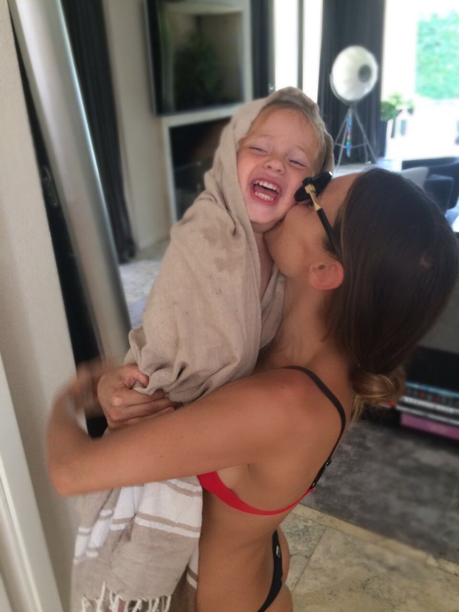pampitaoficial's tweet photo. I❤️Beni #benigorditorico #mamábabosa https://t.co/ebCS1jAwN6