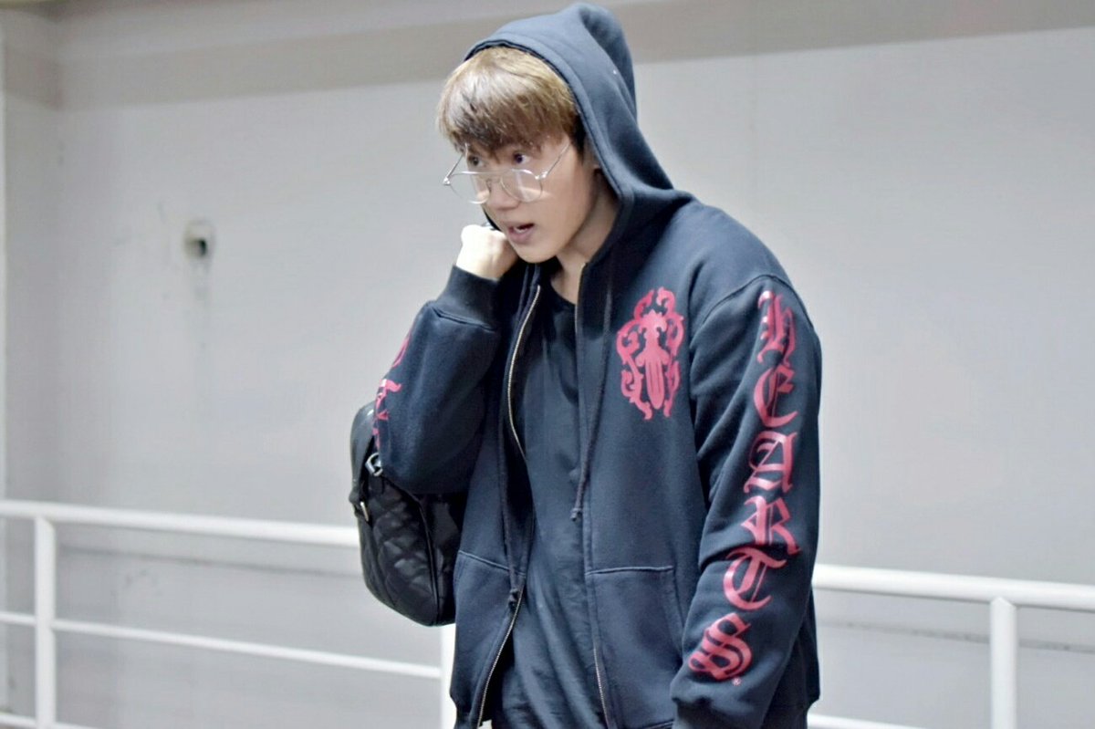molnoknoy's tweet photo. ชอบฮู้ดดดด ตัลล๊าคคคค #KS #01DEC16 https://t.co/khHV46qVH2