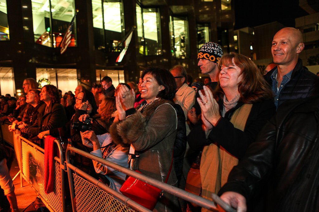 555 CA Tree Lighting tweet media