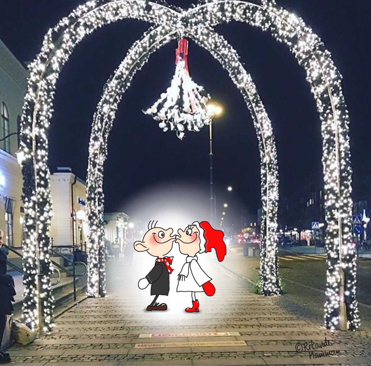 spotlouise's tweet photo. Plötsligt händer det! Under the mistletoe #lundapuss #lundlyser #lund #vinterlund #ritandemamman https://t.co/2eXjYpTRH7