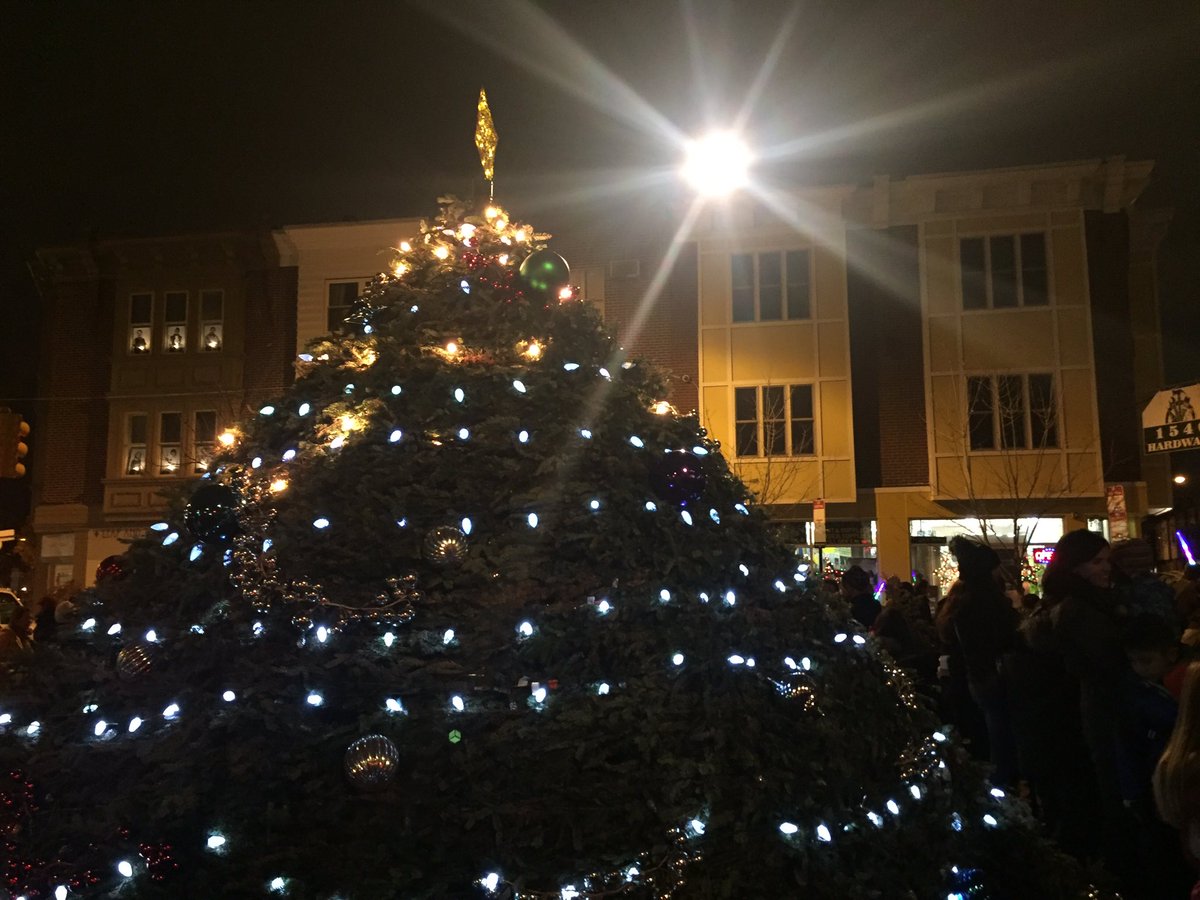 EPassyunkAve's tweet photo. Let there be light 🎄 https://t.co/OQYsYyBIAD