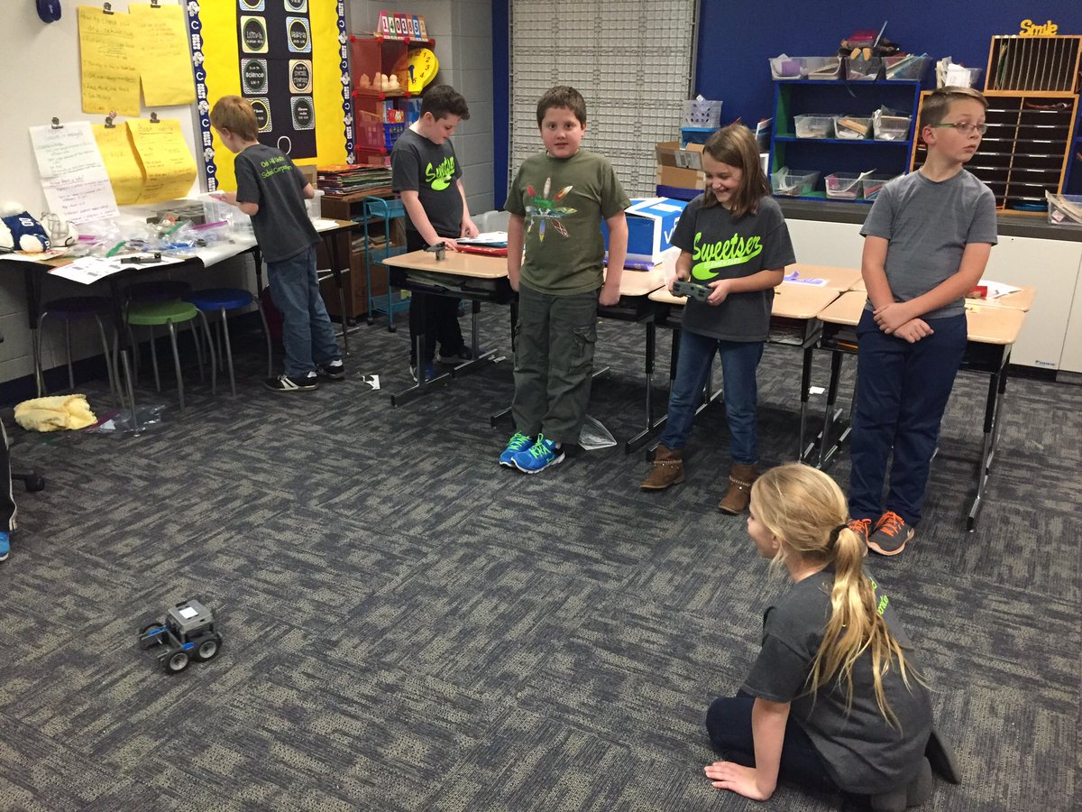 MissHansonRm14's tweet image. Robotic kids were all smiles when their drive train was up and running. Way to go! @SweetserElem @TPF4YRobots #lovingrobotics