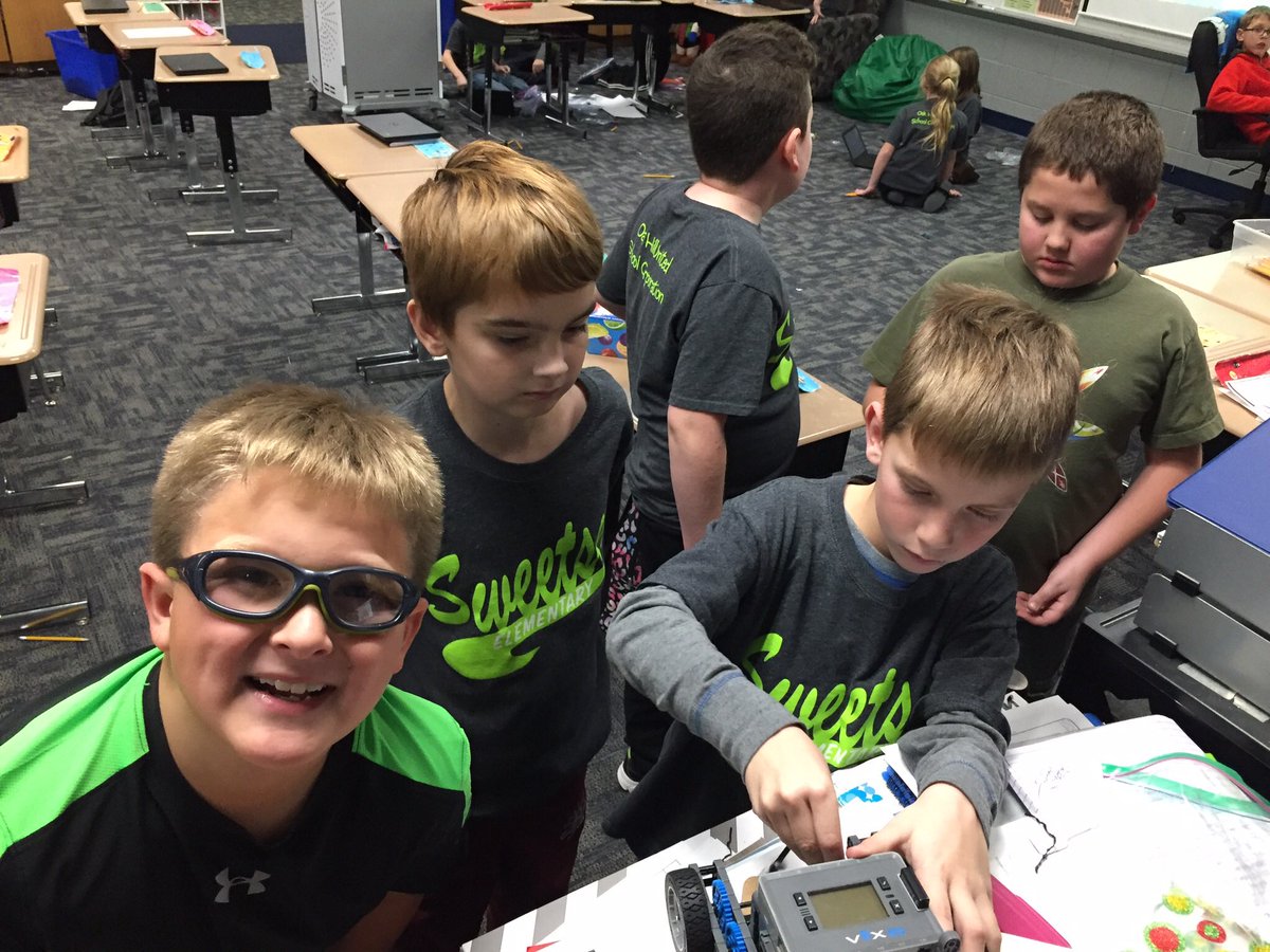 MissHansonRm14's tweet image. Robotic kids were all smiles when their drive train was up and running. Way to go! @SweetserElem @TPF4YRobots #lovingrobotics