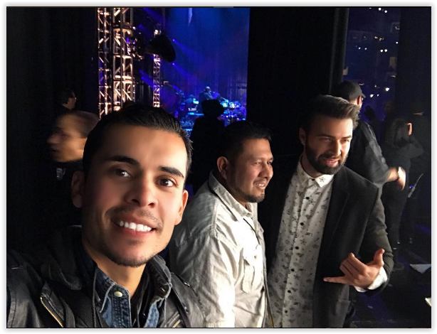 TeamCanelaArg's tweet photo. by ao1mediaproductions Y claro no falta la clásica foto con sus fans ! en evento en #LosAngeles #ktp2016 https://t.co/2PuYCHzsAo