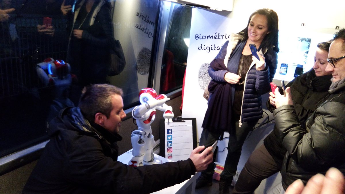 Brandi19031903's tweet photo. J1 #busdel'innovation de la #cepac. Prédire l'avenir, c'est l'inventer! Les collaborateurs de la @CE_CEPAC inventent leur avenir! https://t.co/z9UWchXPTD