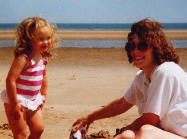 jackiHS's tweet photo. @BBCRadMac @themarkrad @themike_p @BBC6Music I feel a whole lot better about my perm now! #1989Day #BBCMyGeneration https://t.co/UsUaUYCVsq