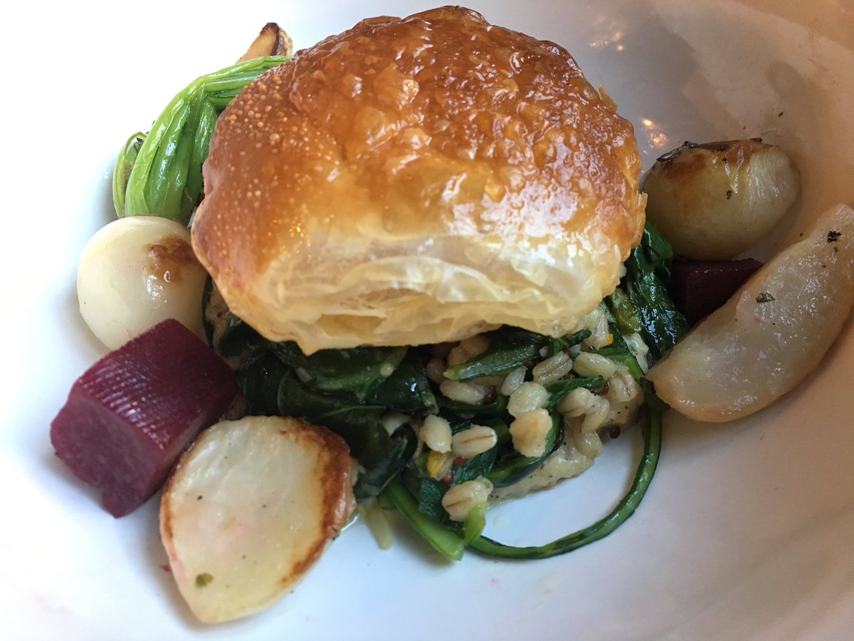 hillbillytea's tweet photo. farm plate tonight:
grains and greens pot pie
with roasted root veggies &amp; amber tea gravy #lakshmifarms @rootboundfarm https://t.co/wbLyYixLRn
