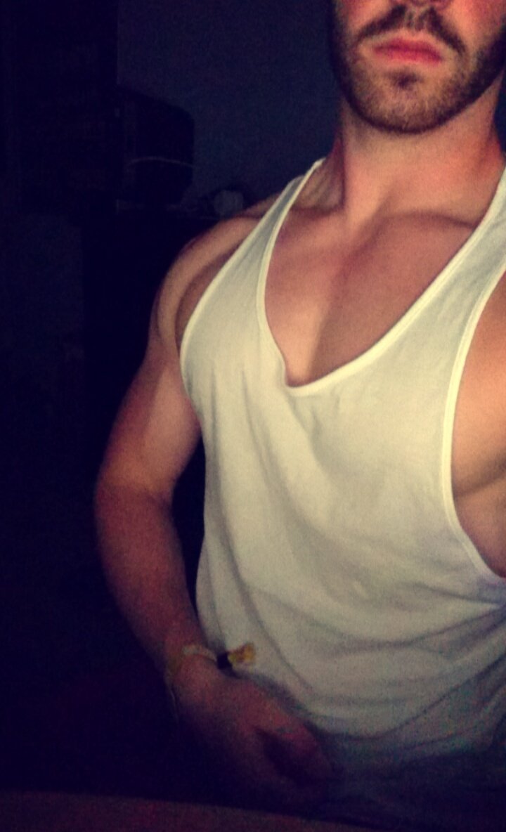 UtopiaValley_'s tweet photo. When you have bigger boobs than your girlfriend #pecs #muscle #protein @ChestDaySupps @Sportmuscle35 https://t.co/k2mgPExOKI