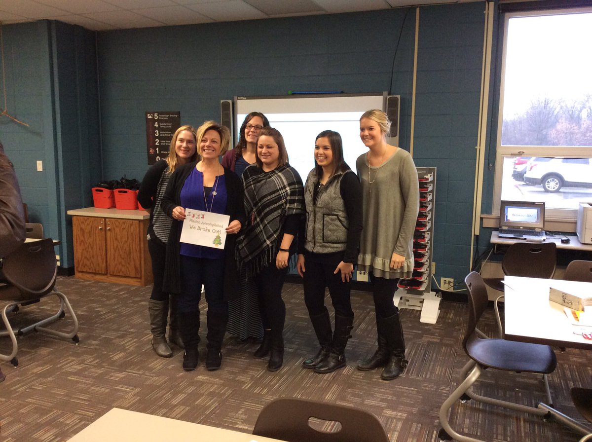 KathyDeBoth's tweet photo. #raiderstrong @PCSD_FV Breakout Edu!  Everyone broke out. https://t.co/eJUbi1BRU1