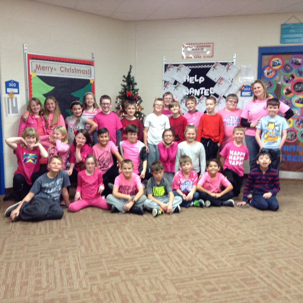 explorer_noller's tweet photo. Pink out for Ms. Dorothy today!💕💕💕💕 https://t.co/BYCJpCDSEr