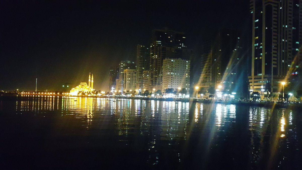 Mr_JayOfficial's tweet photo. 2am at Sharjah Corniche #enjoyWeekend #walkatNight #Fun https://t.co/hGfzvaXgfq