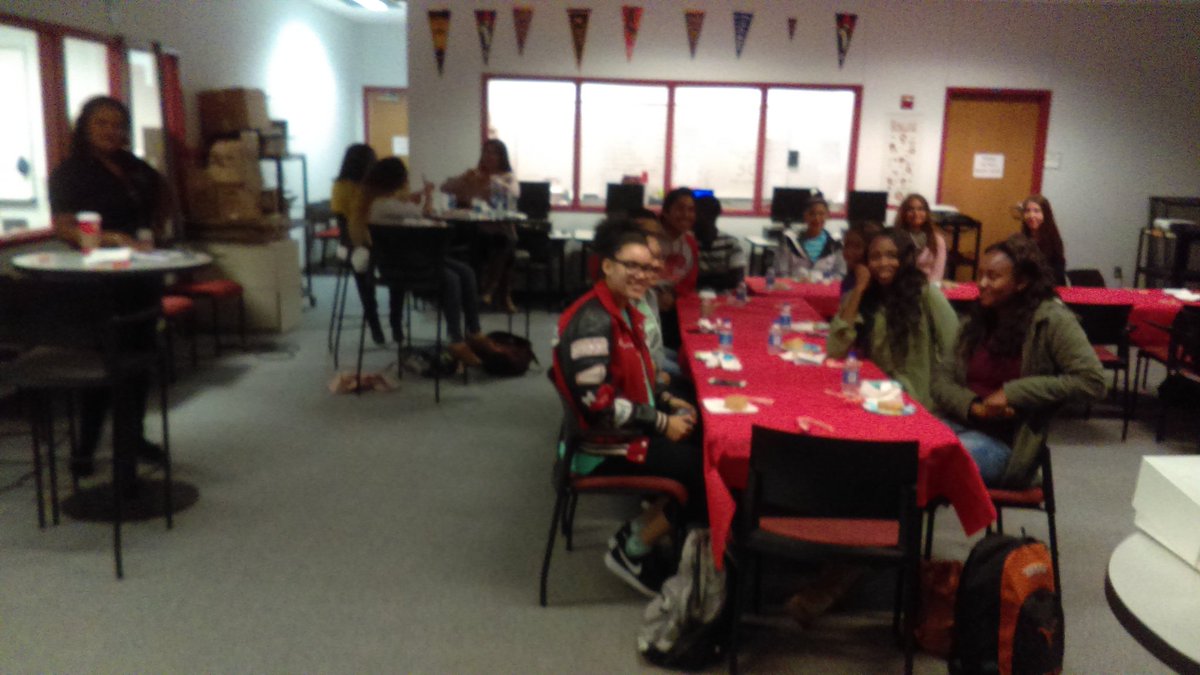 teachonamission's tweet photo. Top ten percent breakfast sponsored by CCC @royce_dr @MustangNews_US @Manor_MustangBG @ManorISD @ManorISD https://t.co/EyfqWBh7M9