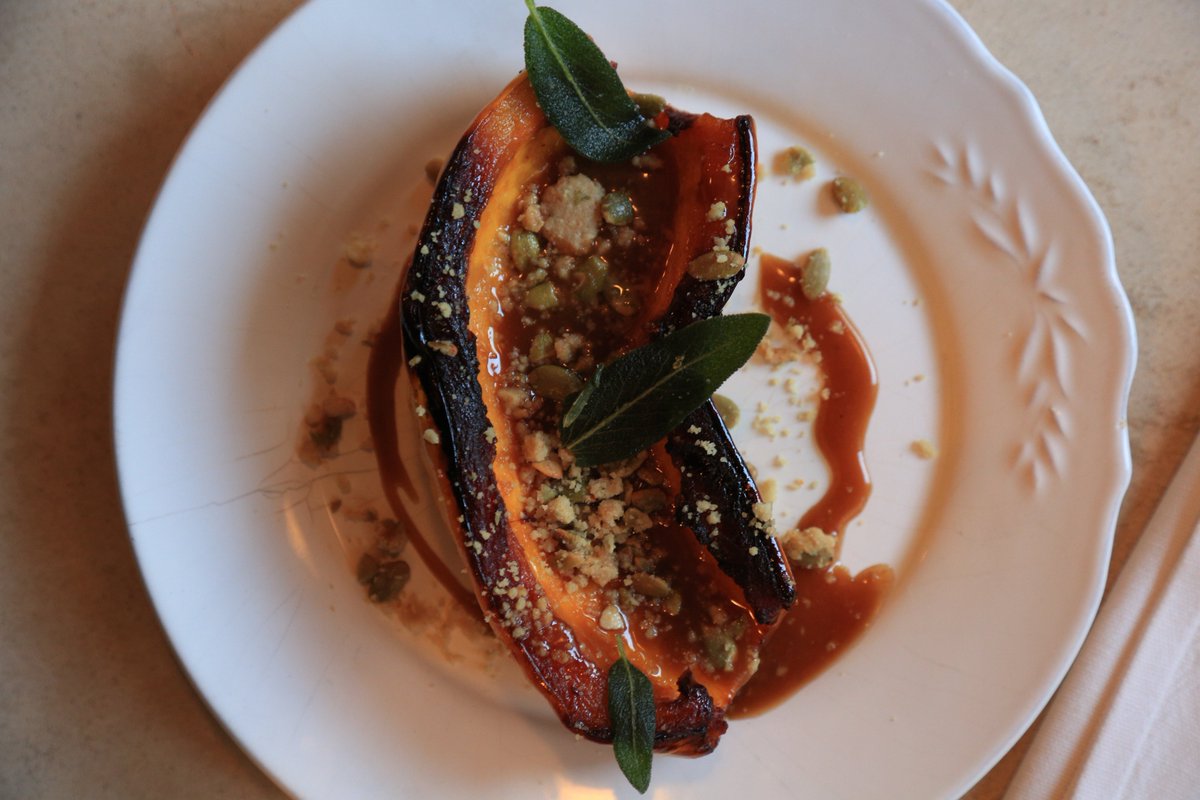 Freud_NYC's tweet photo. Squash match: delicata with pumpkin streusel. https://t.co/ZcnVwSRfXQ