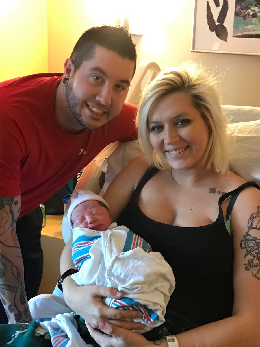 BradPaisley's tweet photo. It's a boy! Kain Bradley Thayer,video star, 7.15 lbs, 3:26 pm. I'm an uncle. And the memory of a day like #today... https://t.co/vYedpIs678 https://t.co/p1FeoFpqwz