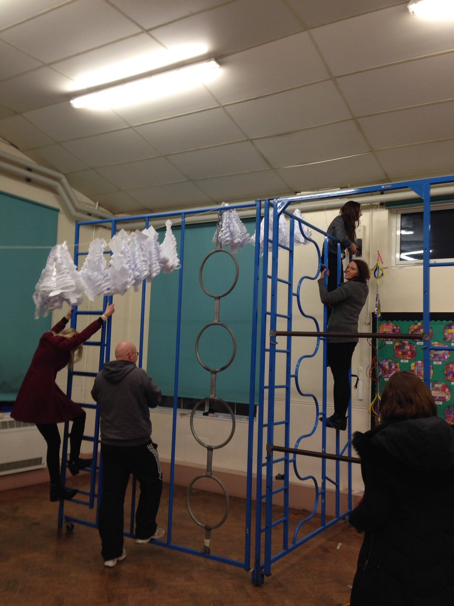 It's beginning to look a lot like Christmas... 🎤 Pop in and see the school hall tomorrow. Fabulous decorations by the children.