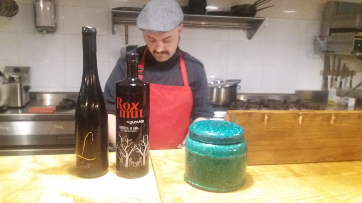 abiliusgastro's tweet photo. Gracias @rmendanya @ComeTAsturiasTV x traernos @Vitheras y @CompuestaRoxMut a casa.Loc@s por probarlo!
Ganas de ver programa!
@SIDRACASTANON https://t.co/FL5dXj6ZqS