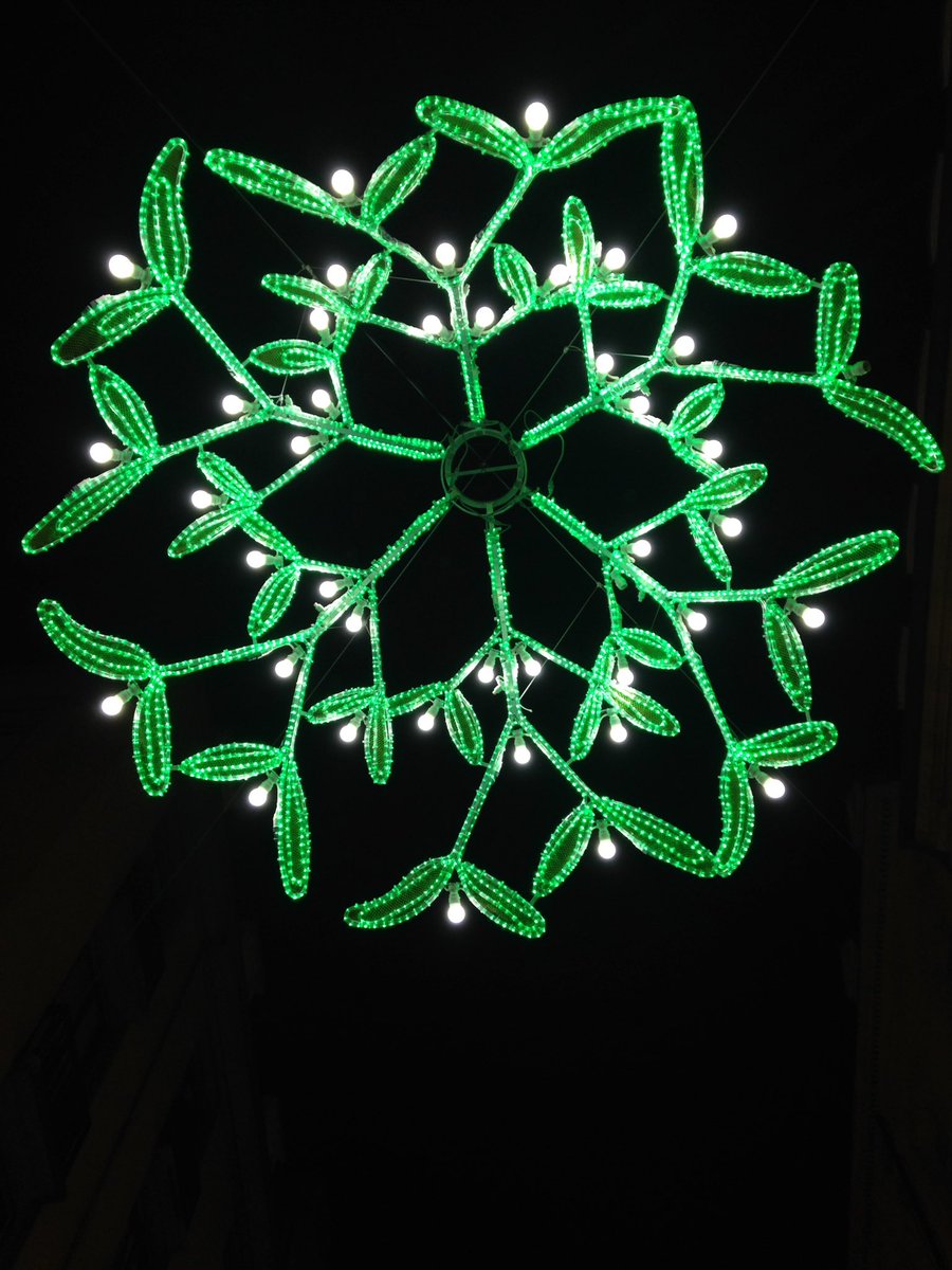 metropolerennes's tweet photo. Top départ des illuminations de #Rennes par @nathalieappere #sousleguiemballonsnous #douceur #féerie jusqu'au 1er janv. https://t.co/tPY8hpG4gT