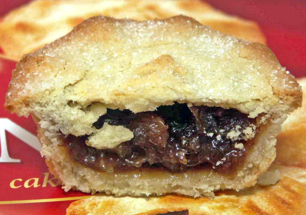 OrlaCWalsh's tweet photo. A mince pie contains about 200-300kcal .
They are not shoes, they do not and should not come in pairs. Soz
#bahhumbug https://t.co/nZ2JCAocxF