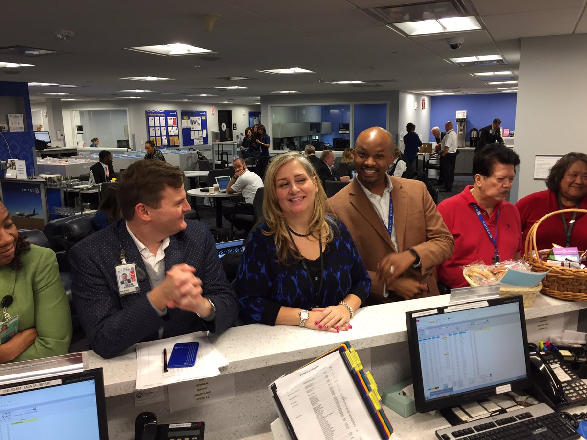 PHaralabopoulos's tweet photo. Congratulations Lisa on 5 years! Can't thank you enough for all that you do for our FAs, staff, and United! #beingunited #UAIFSbaseSFO https://t.co/tN9pzpL6L5