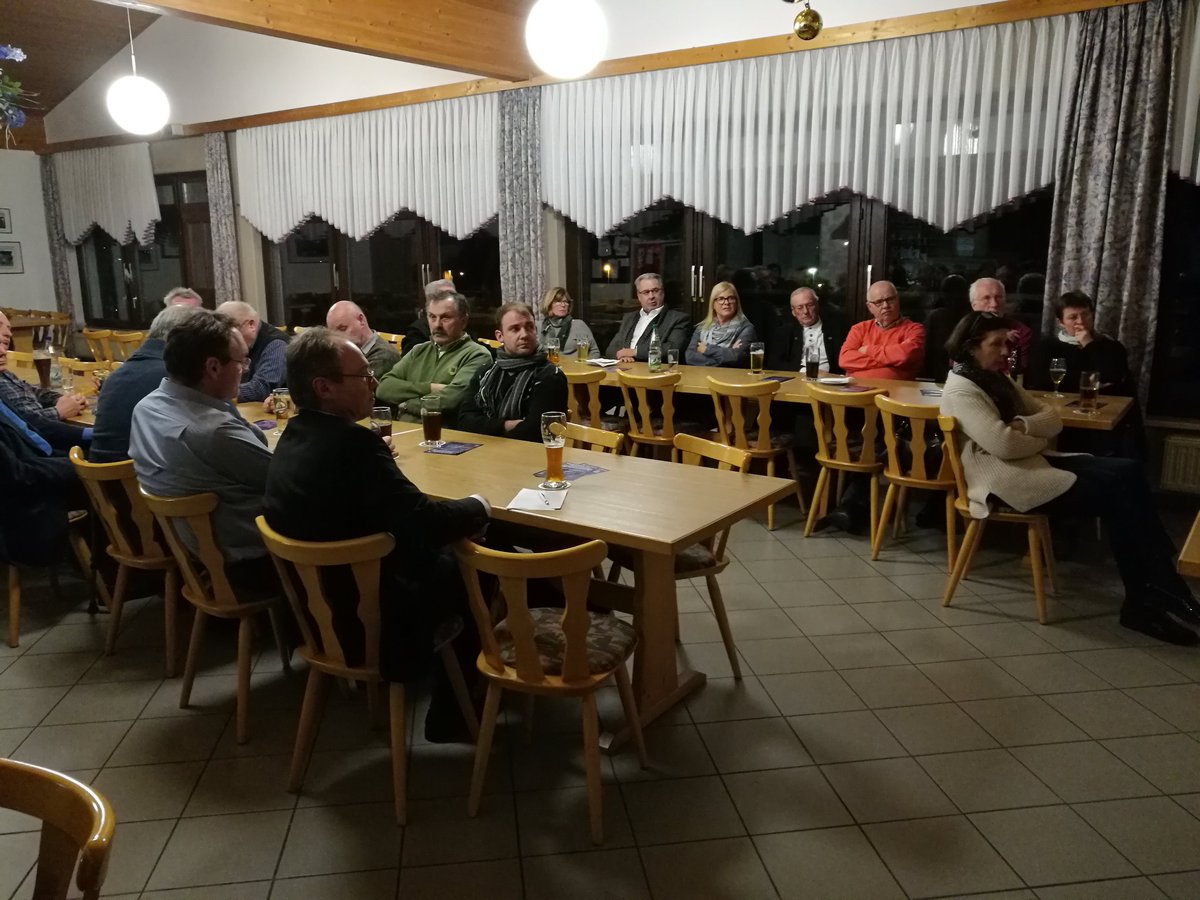 Podiumsdiskussion, Thema Flüchtlingskrise mit interessanten Gästen und der Möglichkeit gemeinsam zu diskutieren Zu Gast u.a. Steffen Vogel