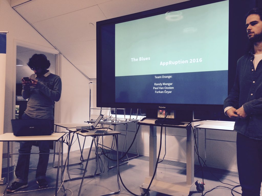 AppRuption's tweet photo. Team blues! Depressie preventie/behandel app #appruption https://t.co/UsV7Uf2KMe
