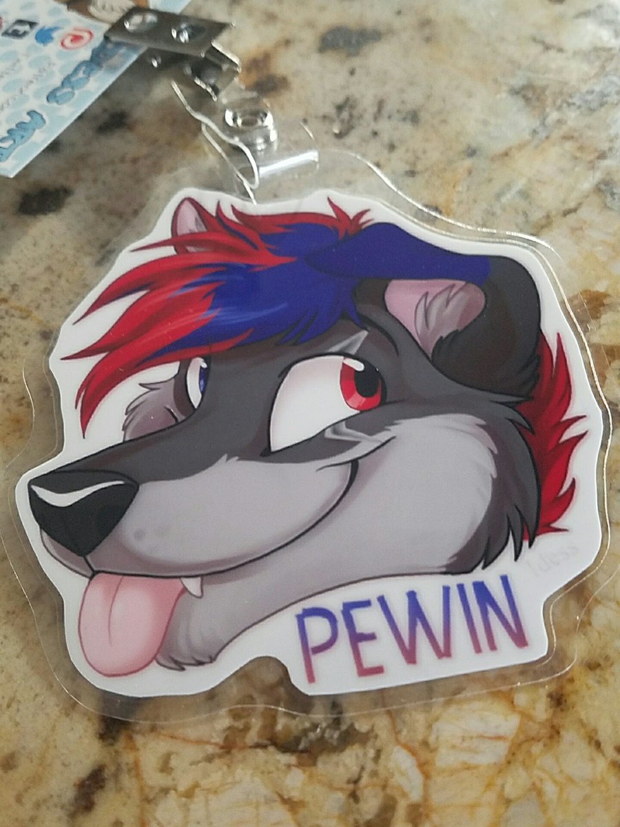 xPewin's tweet photo. Really cute badge made by @IdessArt  Thanks ❤💙. Going to be sporting around MFF! :3 https://t.co/IzNl23IVhy