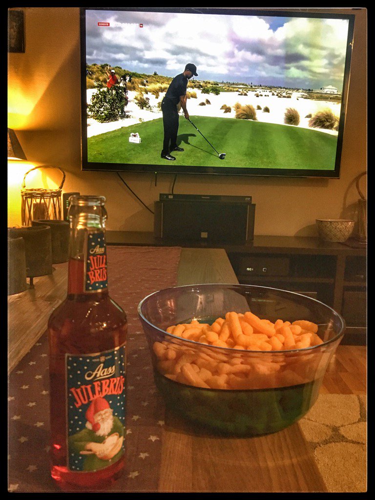 thorealnes's tweet photo. OK, Tiger, ostepop, julebrus. Kjør! #esgolf @PerHaugsrud @henrikbjornstad https://t.co/BdX7gNE4ds