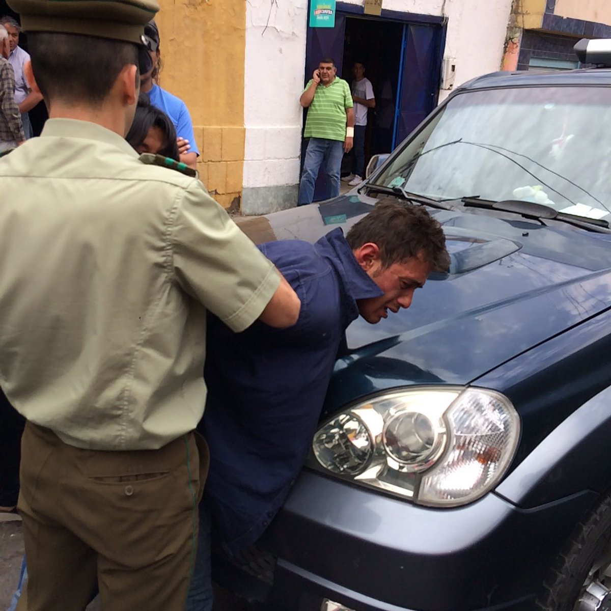 RceLoa's tweet photo. #CALAMA 
DETENCIÓN CIUADADANA A SUJETO QUE ASALTÓ A 2 MENORES A LA SALIDA DEL COLEGIO.
Link:
https://t.co/mOzwsVzfCW https://t.co/EaqphY6hHW