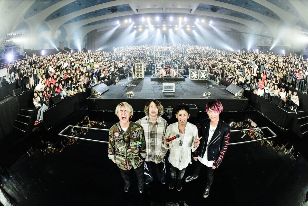 KAZU_official_s's tweet photo. 今回参加させて頂きました番組です
是非チェックしてね

番組タイトル『ONE OK ROCK18祭(フェス)』1000人の奇跡　We are(仮)
　
放送日　2017年1月9日(月　祝)19時30分~20時43分　NHK総合

#ONEOKROCK 
#18祭
#拡散希望RT https://t.co/JoHN4qaAc7
