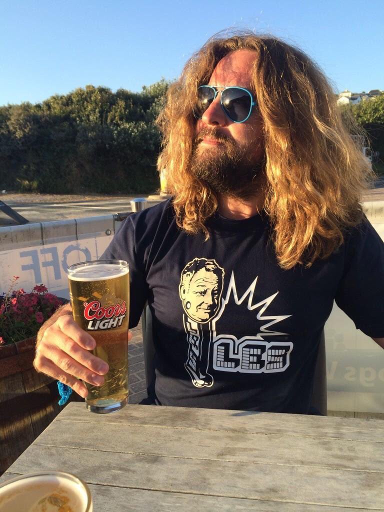 SiGreg39's tweet photo. The legend that is @iam_jlc is back on the #LimeGreenSofa tonight @FANTVuk #GoodTimes #Brumour #FireWorks #DuttySquirrel @LesDennis ⚽️😂🌰🐿👊🏽 https://t.co/xAZ8nMTxyb